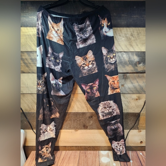 NWT Cat Face Leggings. SIZE Xtra Plus - Picture 3 of 3